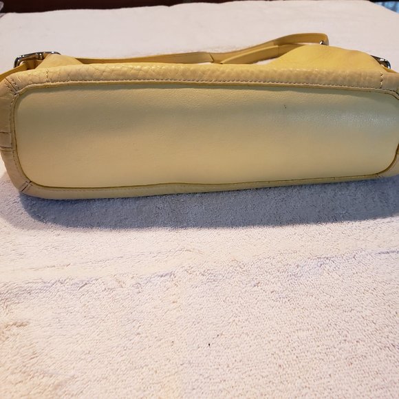 Coach Small Yellow Shoulder Bag - Picture 6 of 9